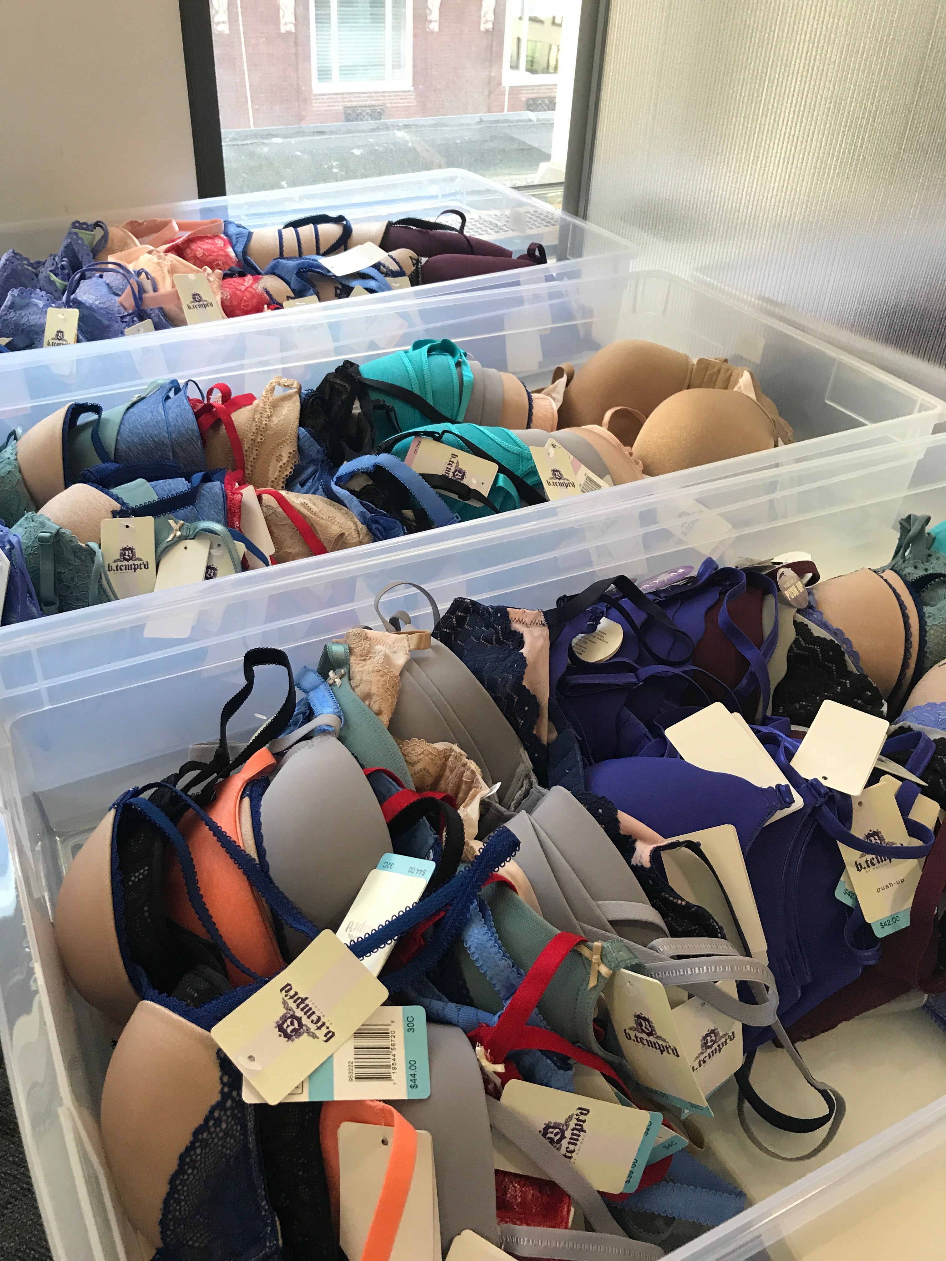Wacoal_Bra_Campaign_-_Bottomless_Closet_4.jpg